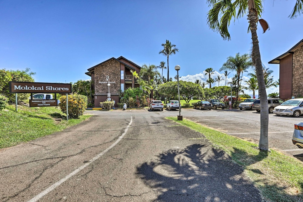 Molokai Shores Resort Condo w/ Pool & Views!