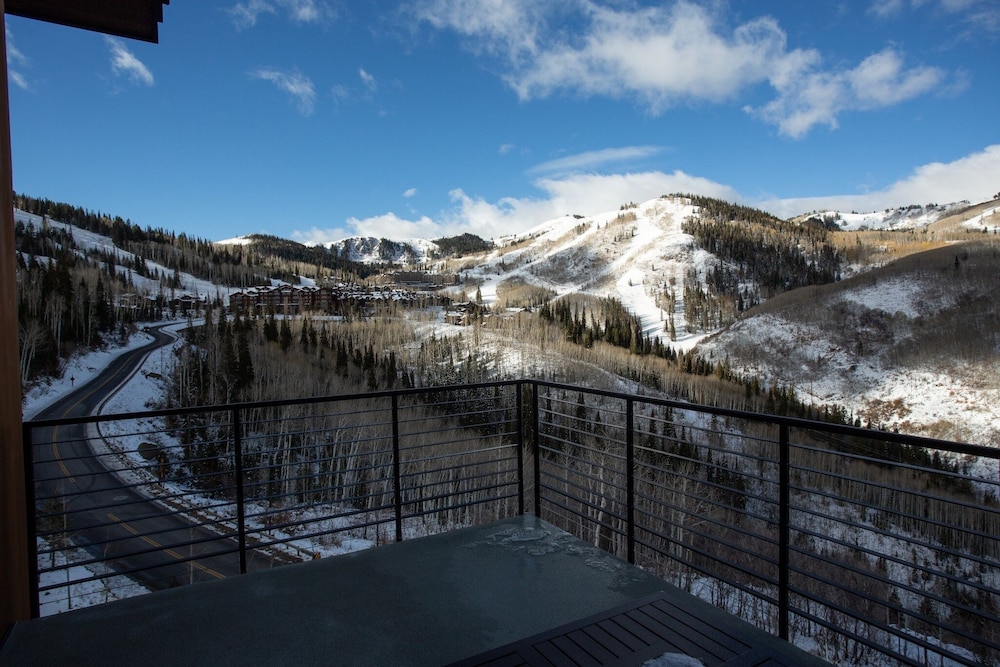 One Empire Pass Lodge at Deer Valley Resort - Four Bedroom Residence #401 4 Condo