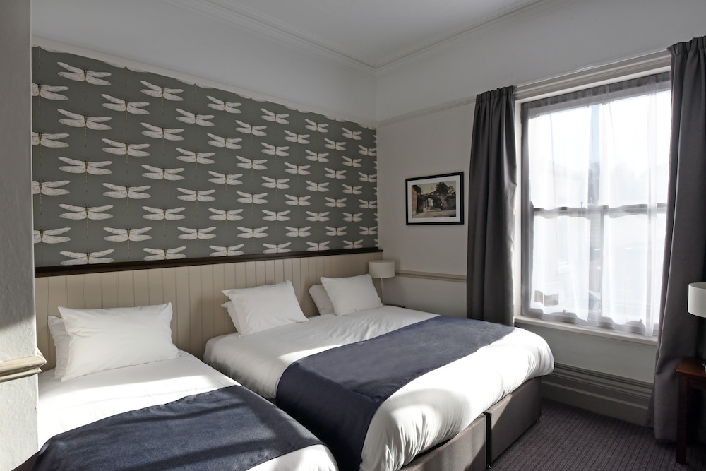 Oaklands Hotel By Greene King Inns view 4
