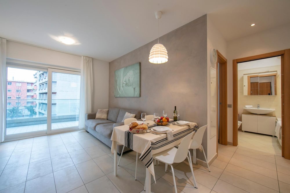 Prestige du Lac 27 in Lugano view 3
