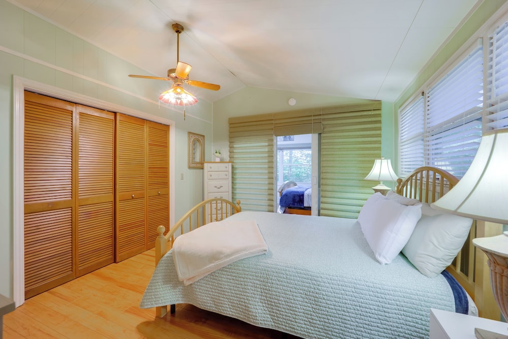 Mtn Home w/ Deck & Community Amenities in Newland