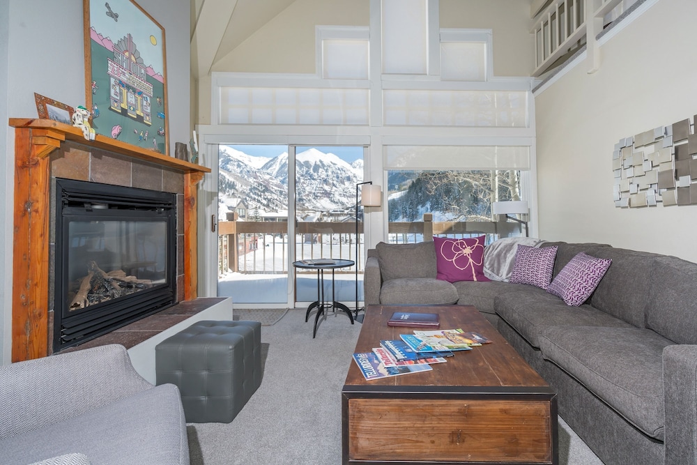 Etta Place Too 113 by Avantstay Close to Town The Slopes In Complex w Communal Pool Hot Tub