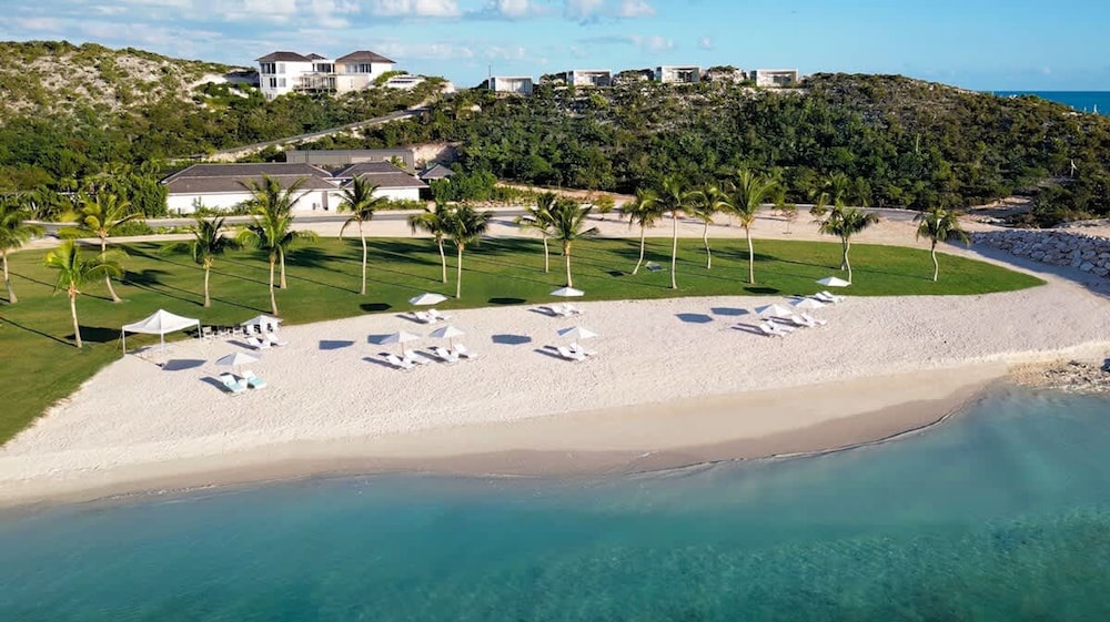 Luxurious Oceanfront Villa Infinity Pool Views