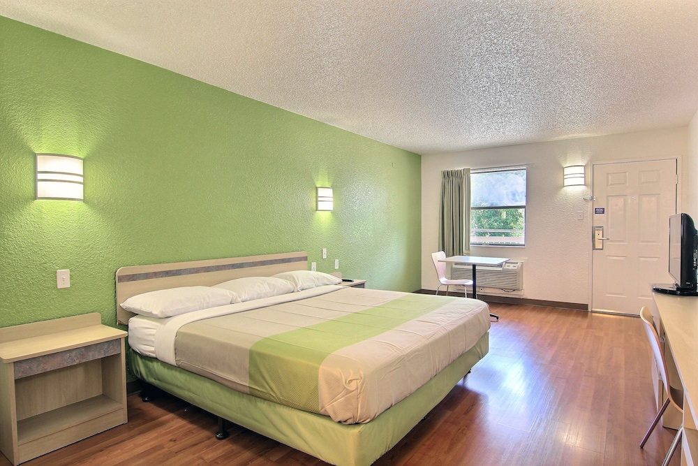 Motel 6 Austin, TX - Central Downtown UT