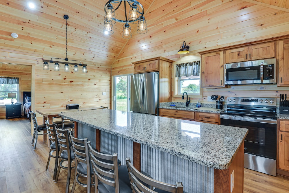 3 Mi to St Lawrence River: Spacious Ranch Home