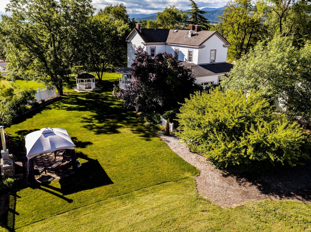 Bybee's Historic Inn