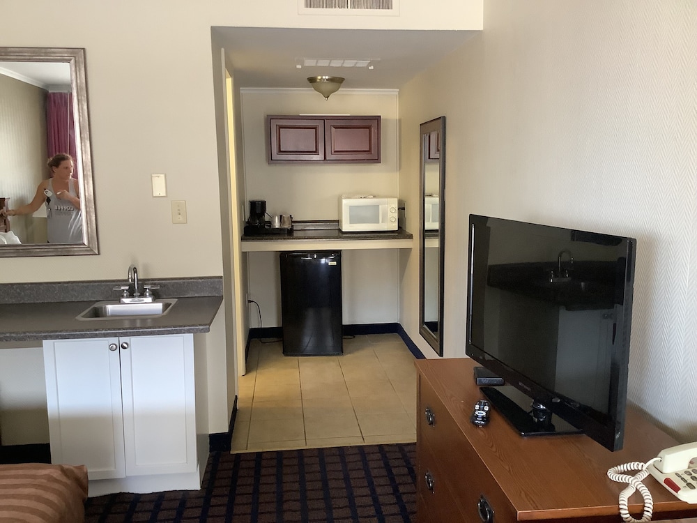 Dodge City Vacations - Silver Spur Vintage Inn  Suites - Property Image 57