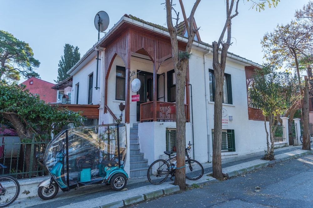 Orhan Kutbay'in Evi Turyolu Cafe Pansiyon