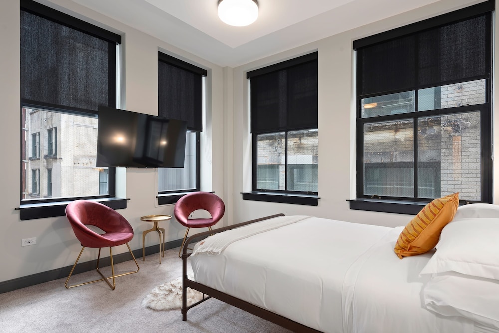 Urban Retreat 2BR Resort Amenities Downtown
