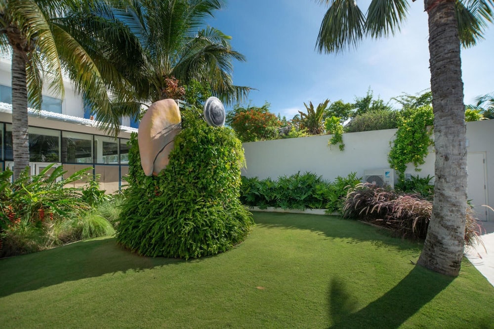 Spacious 1BR 1bth Apt w Rooftop Pool Near Beach