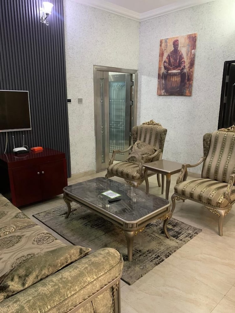ELLEX SLEEVES APARTMENT