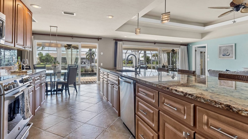 Punta Gorda Isles 3 Bedroom Private Pool+Spa Home on Canal 3 Home