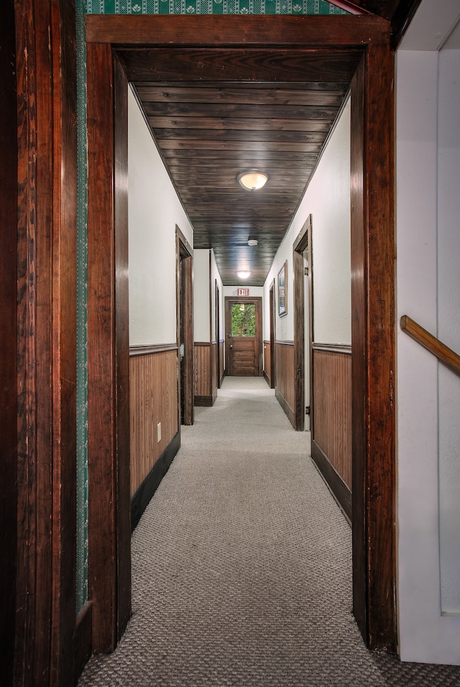 Birchcliff Resort