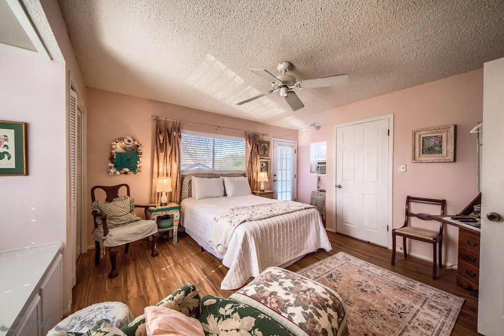 Binky's Nest 1 Bedroom Home by RedAwning view 2
