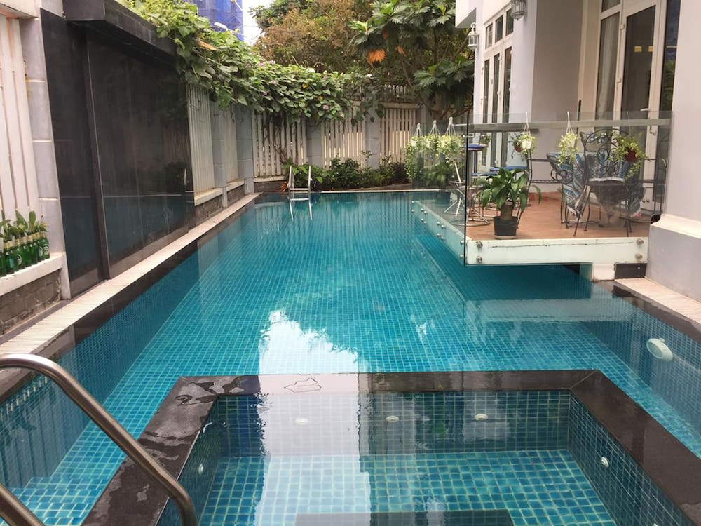 5 Bedrooms Pool Villa w Karaoke