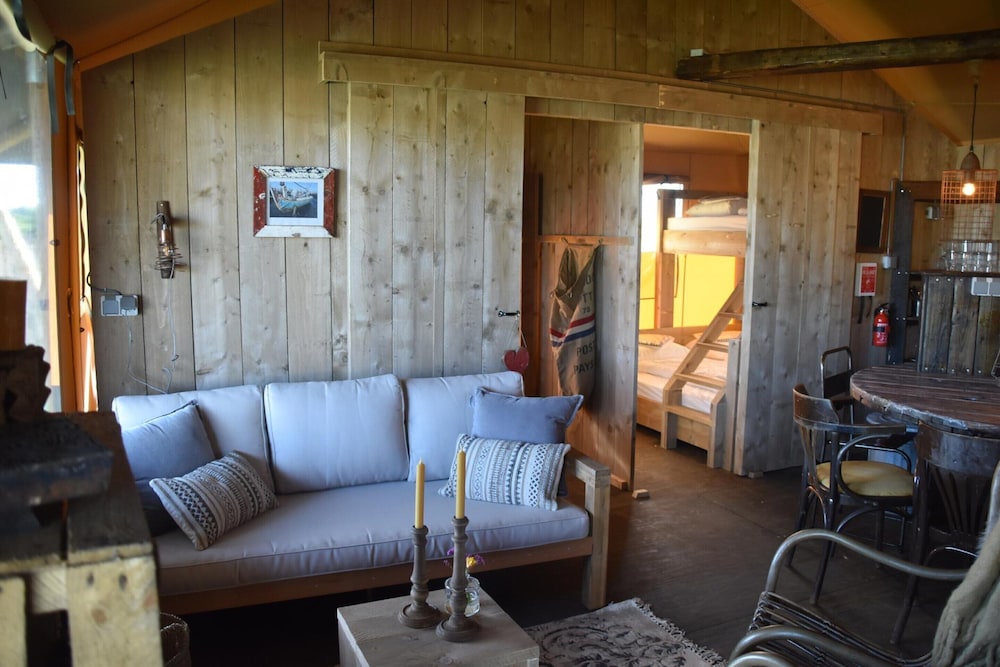 Kidz Lodge in Zon Zee Strand With Play Area
