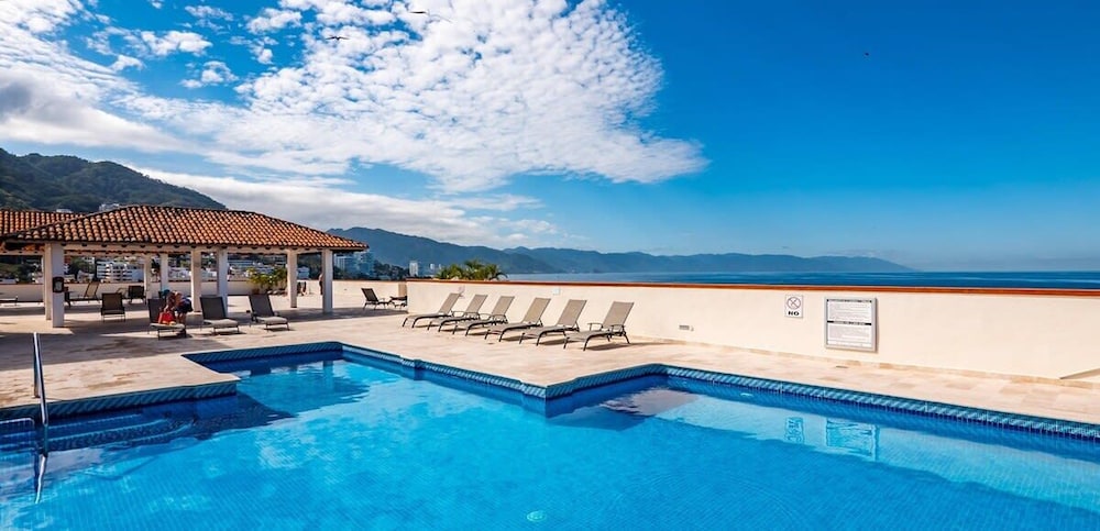 Ocean View 2Br Condo-balcony-beach-pool - 805