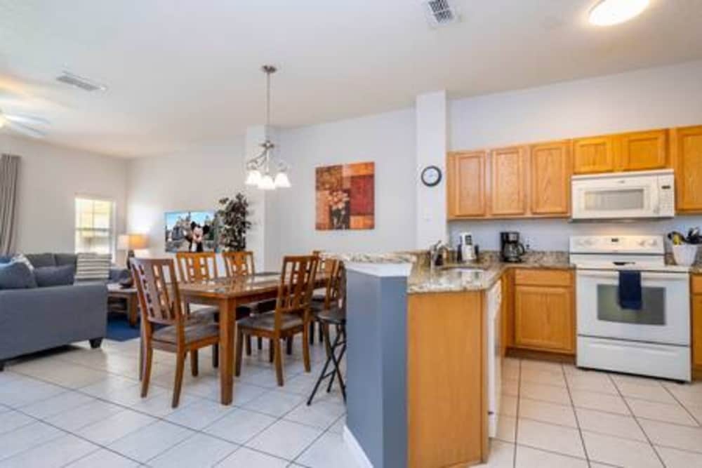 Cozy 3 BR w Private Pool view 4