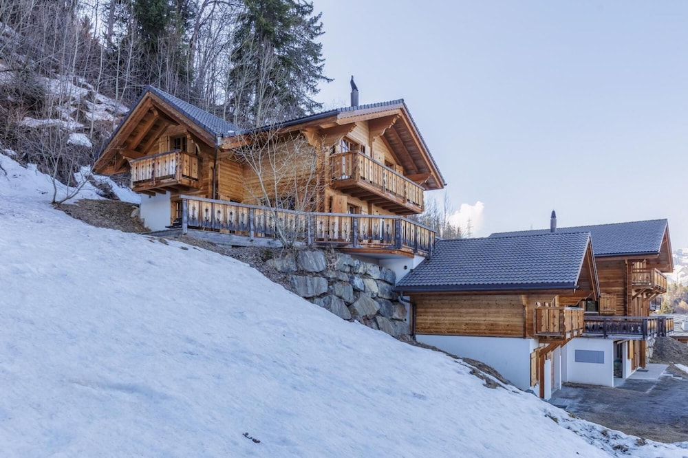 Chalet Coucou - Luxury 10 pax Chalet With Incredible Views Garage