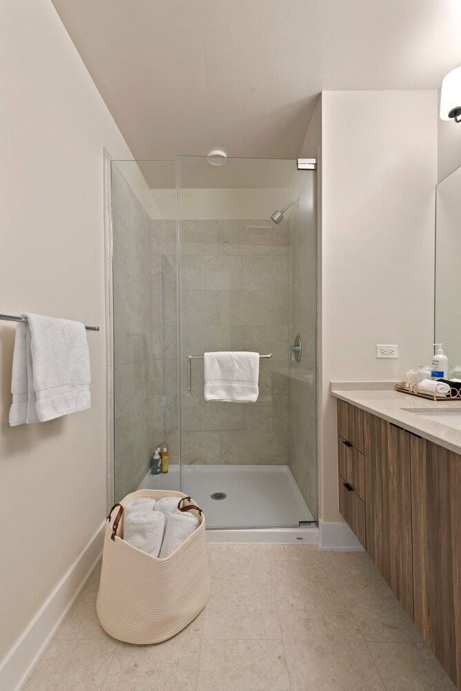 West Loop Group Hub 3 Modern 2BR Apartments