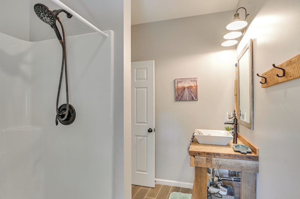 Crooked Lake Escape Near Skiing, Farms & Festivals