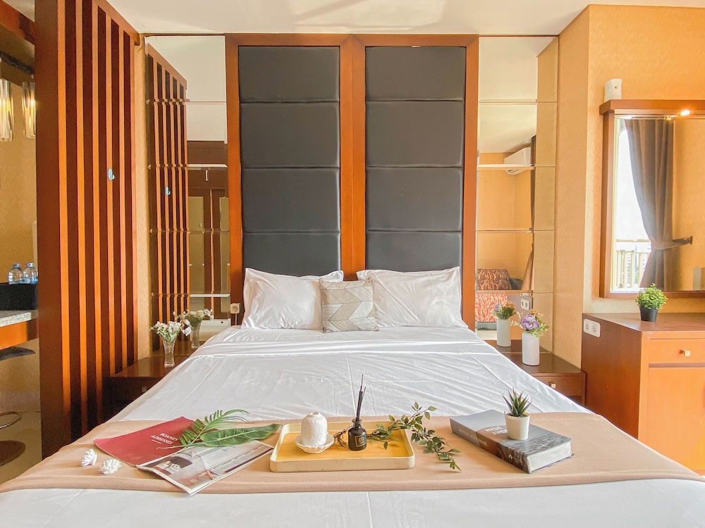 Warm Wood Accents Studio At Mangga Dua Apartment