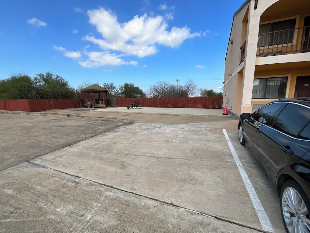 Executive inn & Suites