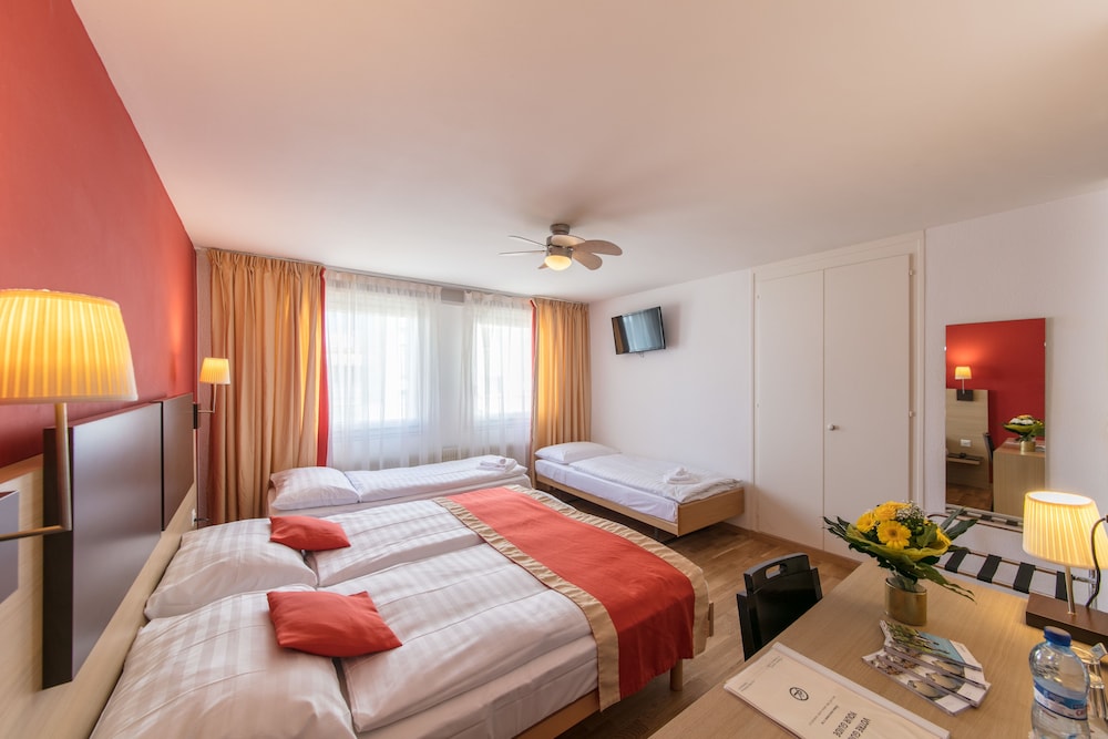 Montreux Vacations - Hotel Bon Port - Property Image 2