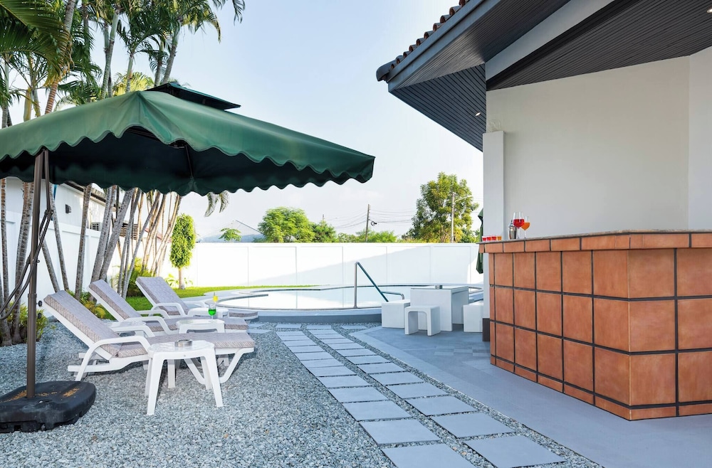 Luxury 4BR Private 425sqm Party Pool Villa