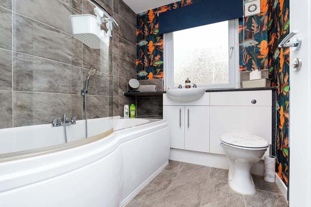 2bed House-free Parking