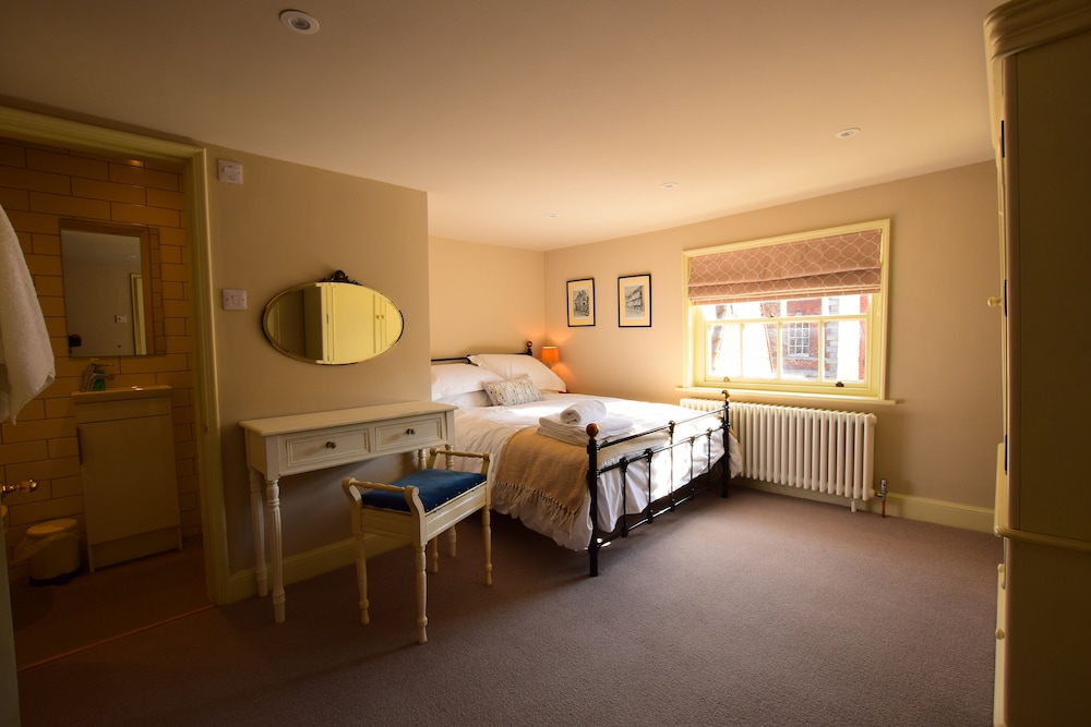14 St Saviour's Place view 4