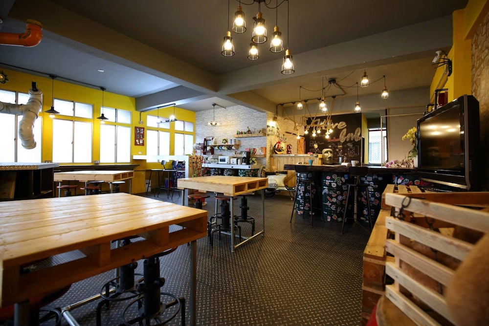Hive Backpackers
