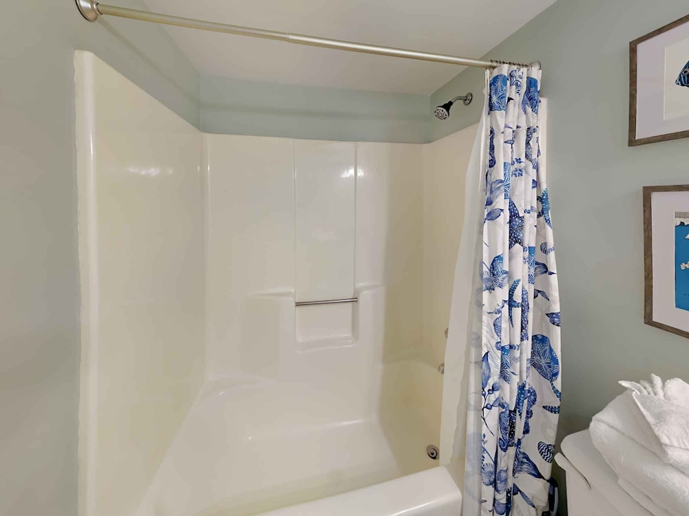 Ocean Breeze West by Southern Vacation Rentals