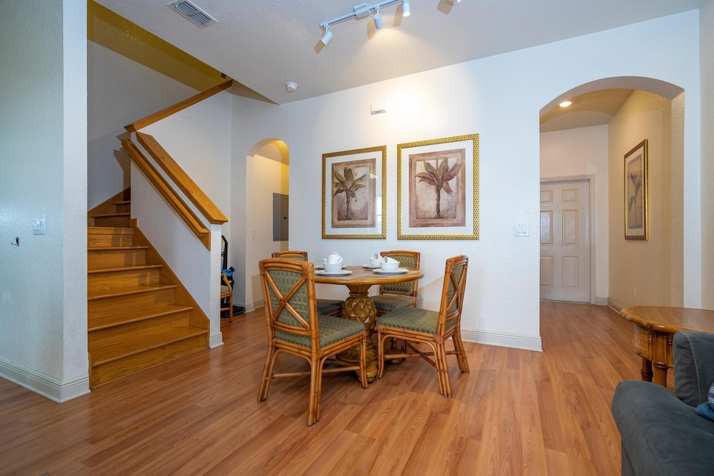3132 CA - Charming Townhome Retreat