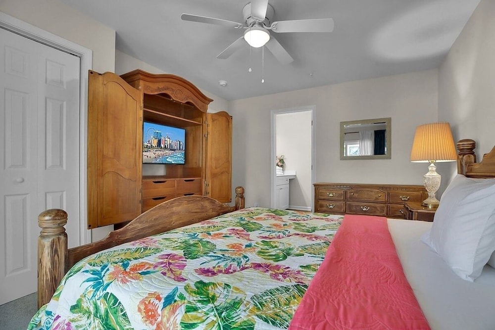 River Oaks 30h 2 Bedroom Condo