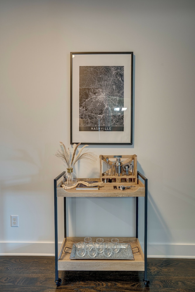 Lofts At 30th - Urban Lodge - Mins to Broadway!