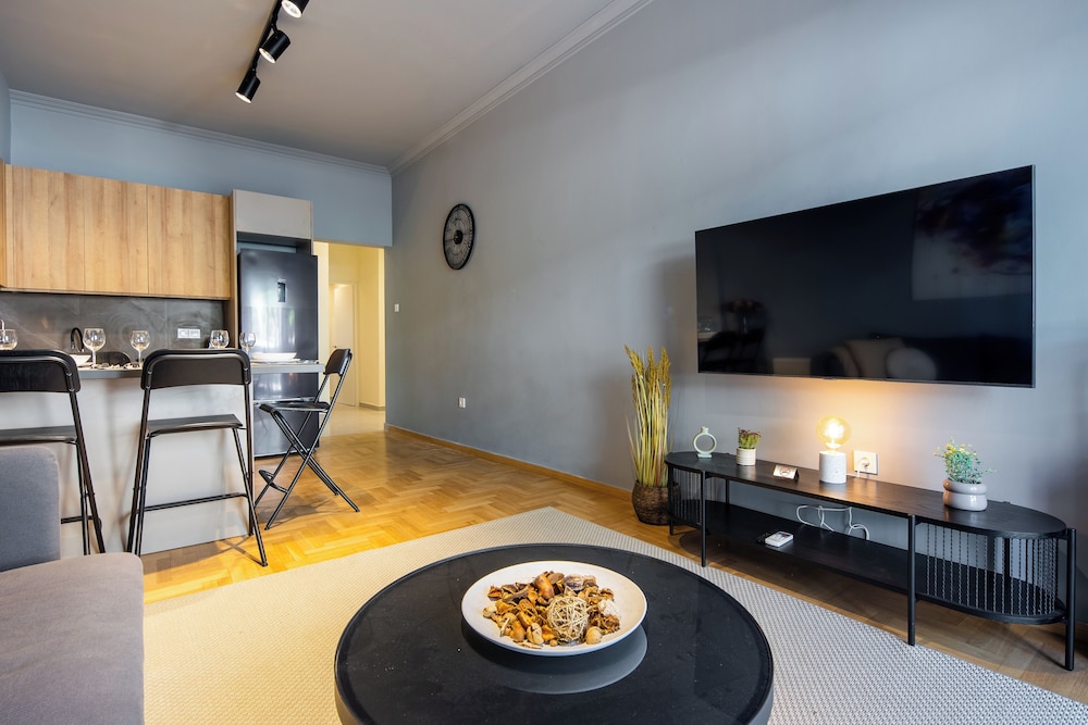 Zephyr 3-Bedroom Apartment in Athens