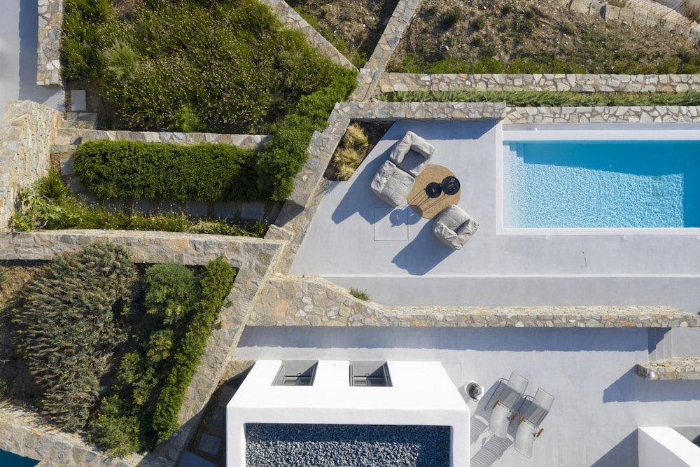 Houses G Y in Kardiani Tinos