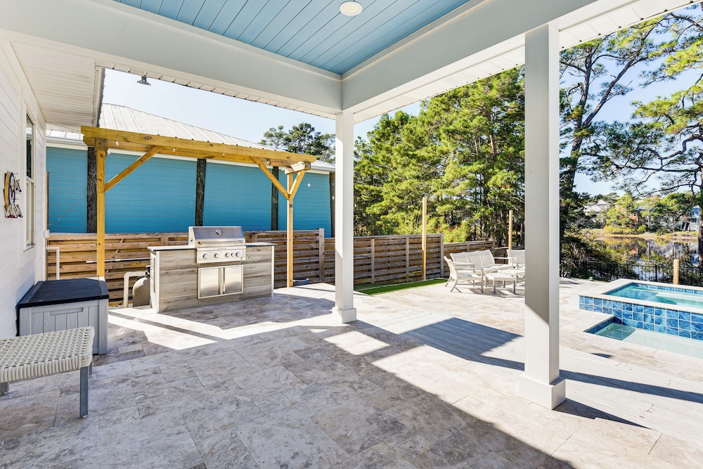 Tranquility & Nearby Beach Access: Private Oasis