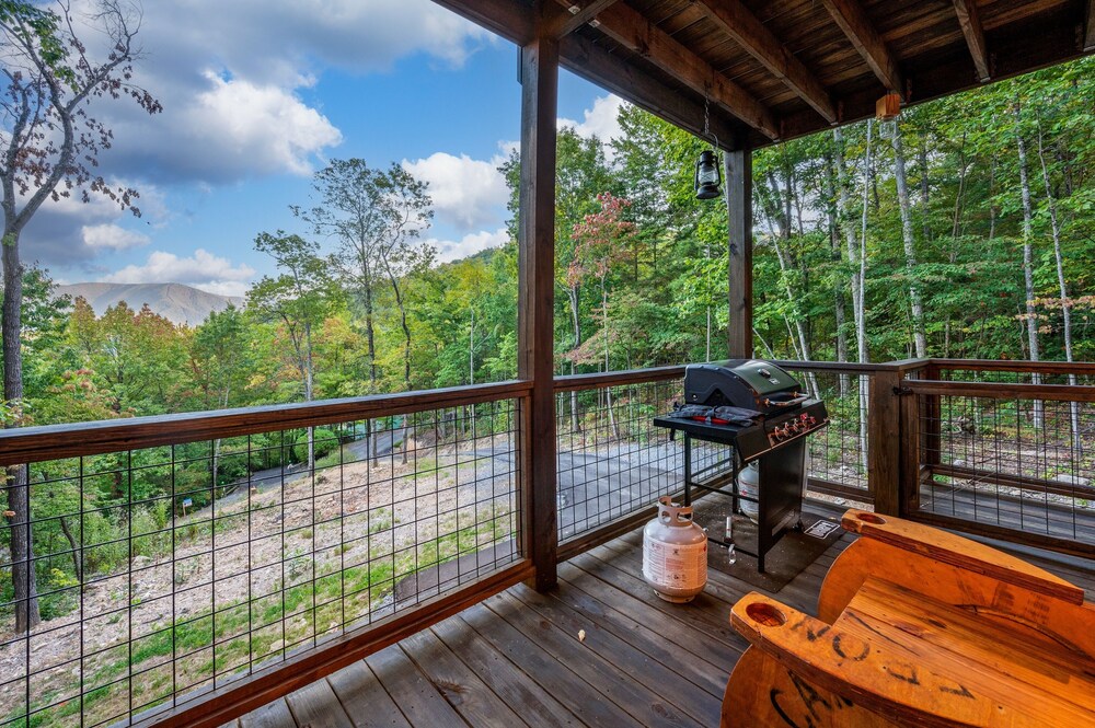 Goodness Gracious 3 Bedroom Cabin by RedAwning - Property Image 21