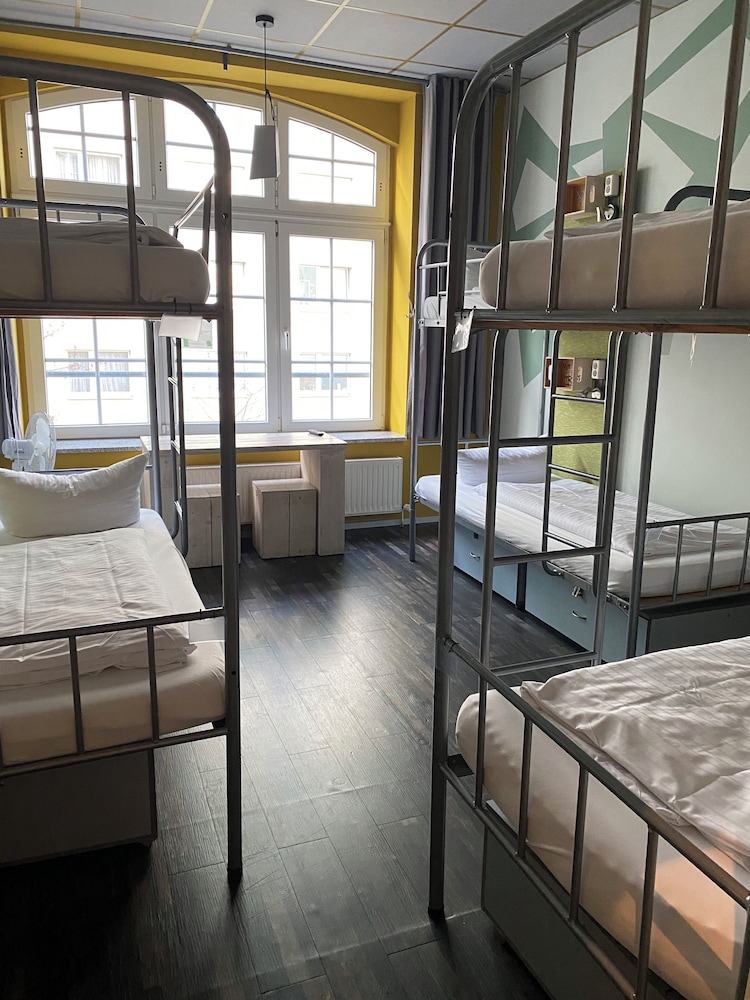 Singer109 Hostel