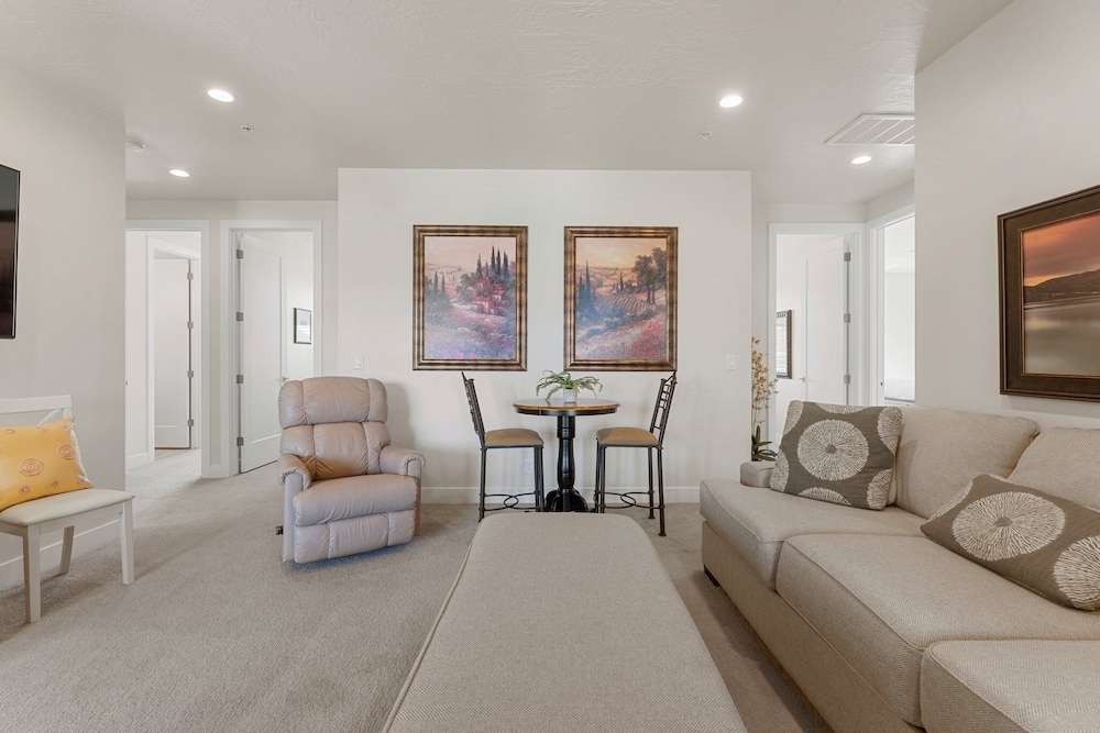 A Hole In One 15 Bedroom Home