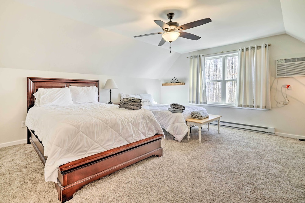 Hot Tub + Decks: Tree-lined Retreat in Pocono Lake view 4