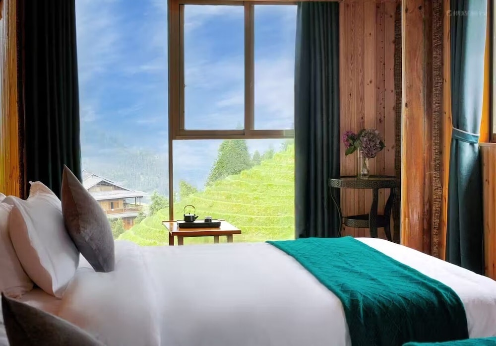 Happy live hotel