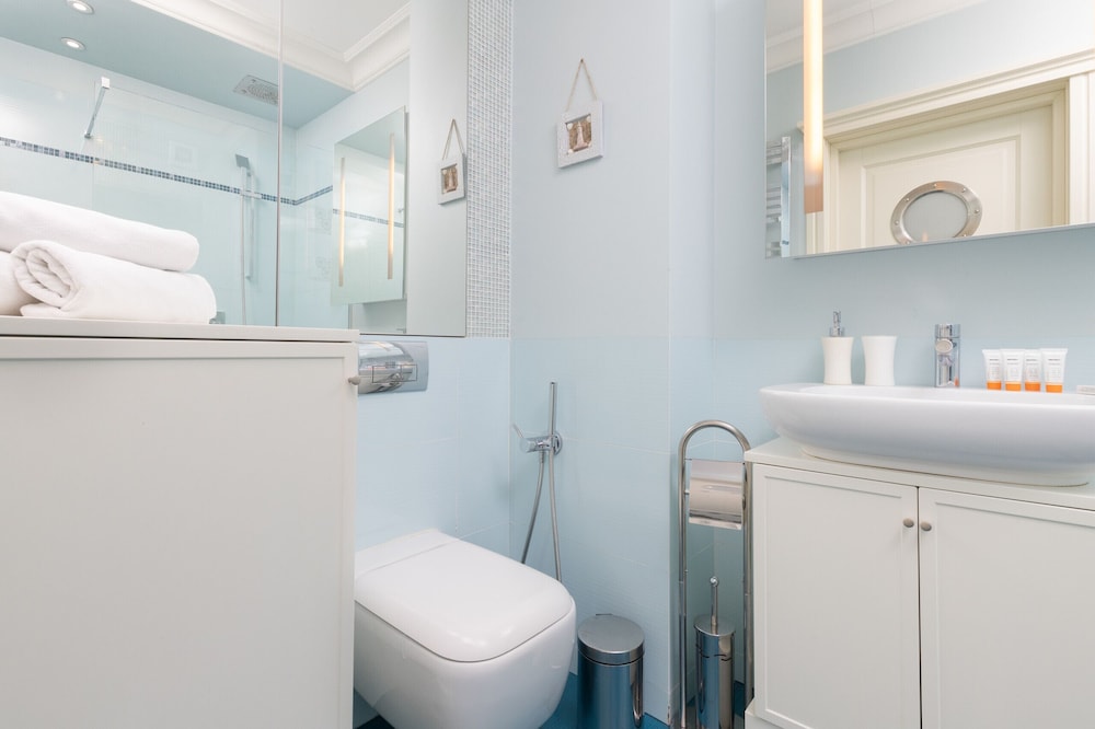 Sailor Apartment by Renters Prestige
