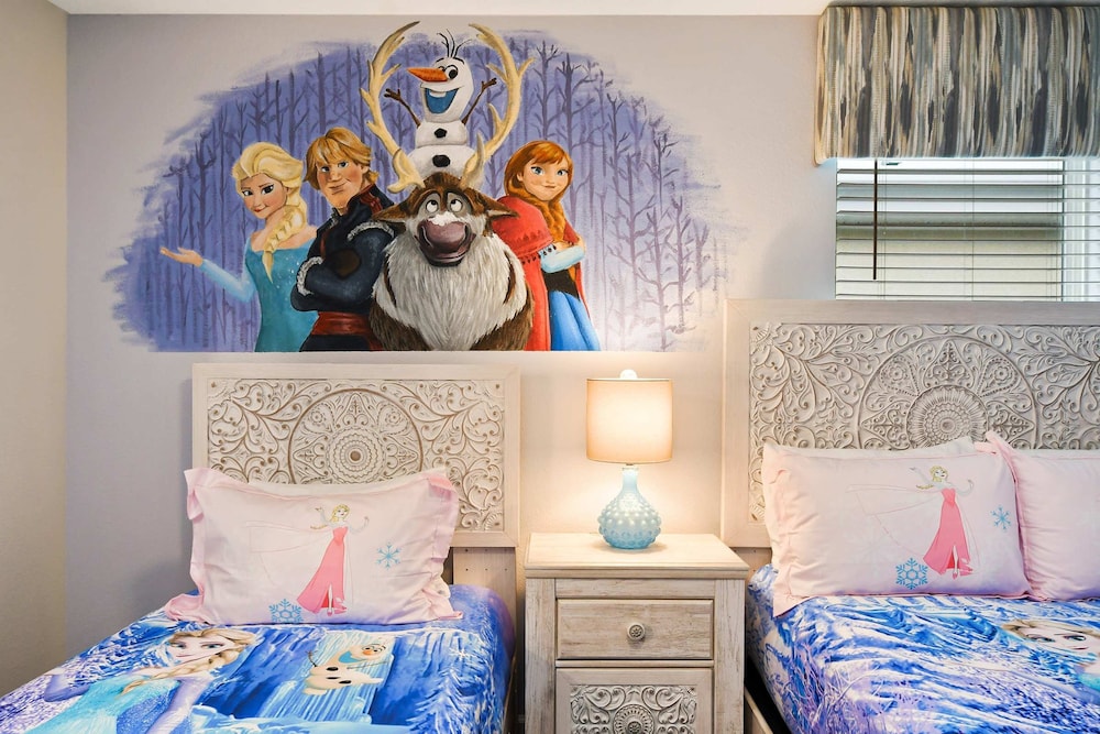 Home 9 Bed Themed Rooms Pool Storey Lake