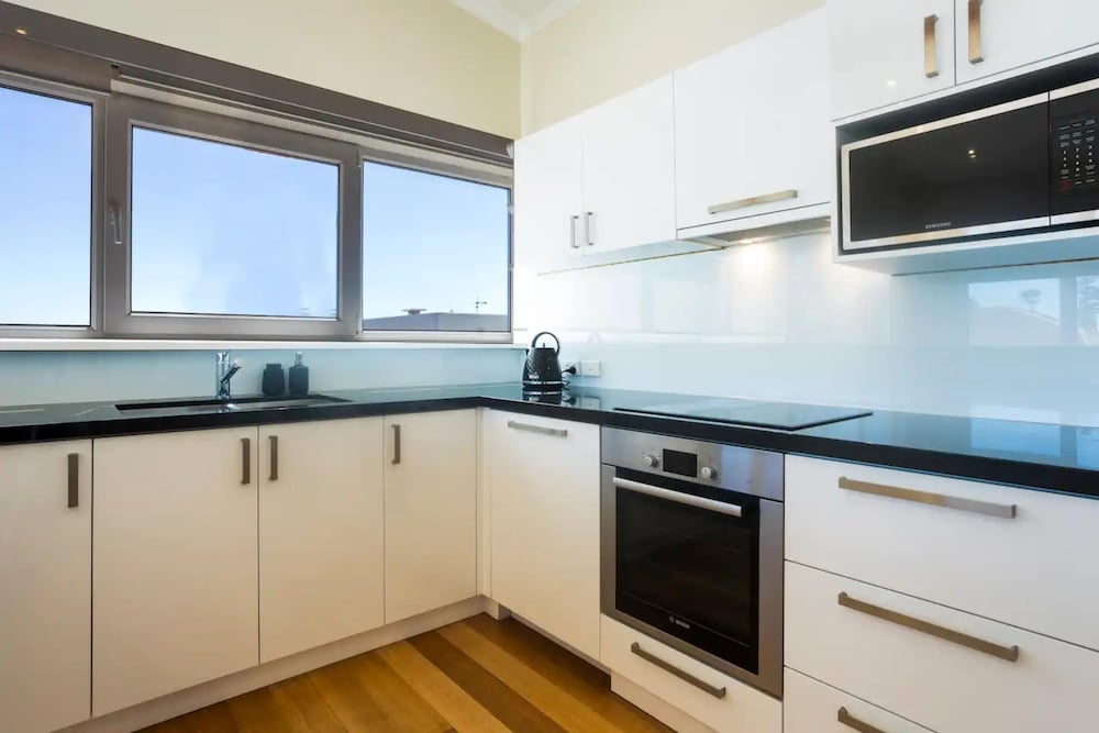 Beautiful 3BR Beachside Apt in Cottesloe!