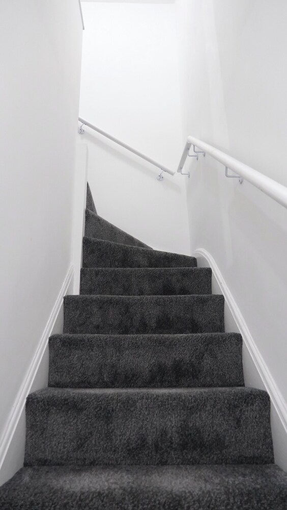 Modern House - 3 Bedrooms - 1 Bath - Mancity