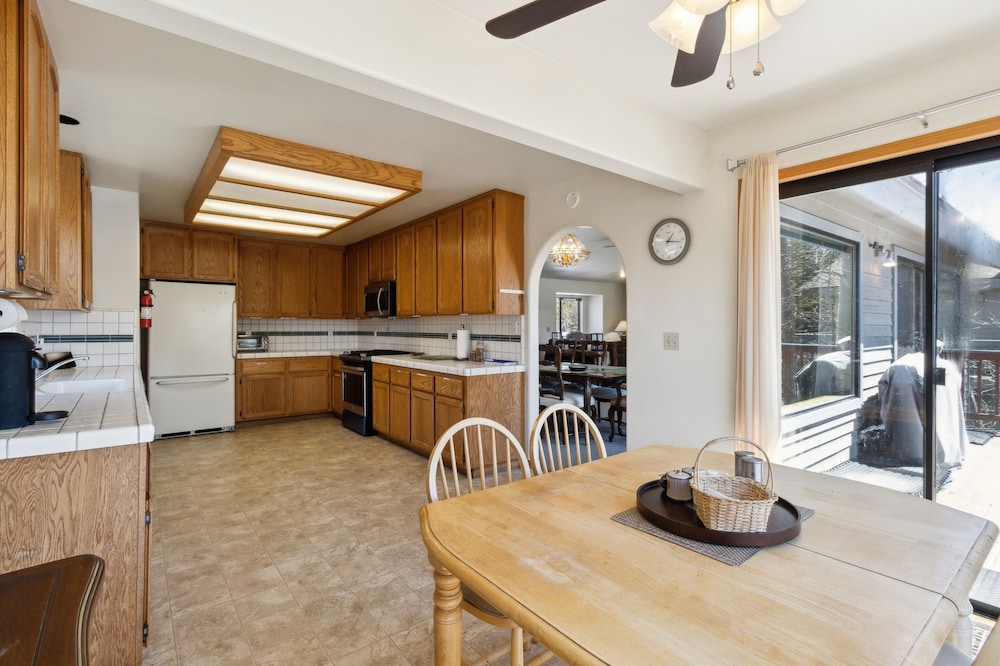 Tranquil Tahoe Retreat With Hot Tub 3 Bedroom Home by RedAwning