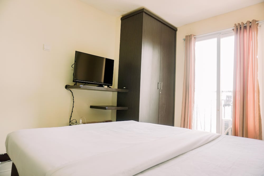 Comfort And Homey Studio At Sunter Park View Apartment view 4